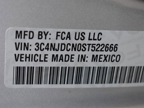 Used 2025 Jeep Compass Limited image 16