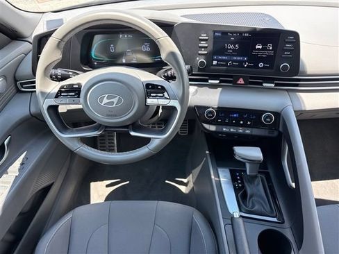 Used 2025 Hyundai Elantra Sport FWD image 20