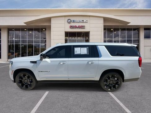 Certified 2026 GMC Yukon XL Denali w/ Denali Reserve Package AWD/4WD image 8