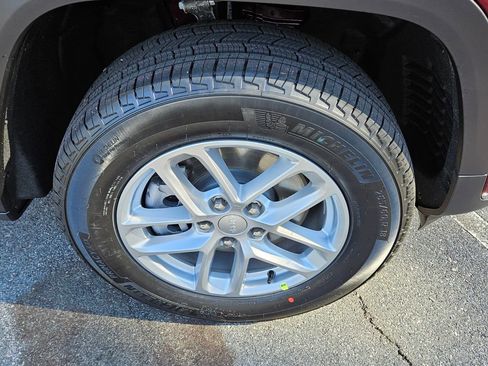 New 2025 Jeep Grand Cherokee L Laredo w/ Luxury Tech Group I image 16