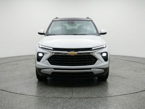 Used 2025 Chevrolet TrailBlazer LT FWD image 2