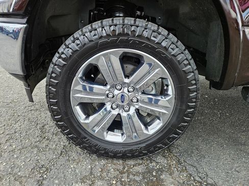 Used 2018 Ford F150 Lariat w/ Equipment Group 502A Luxury AWD/4WD image 8