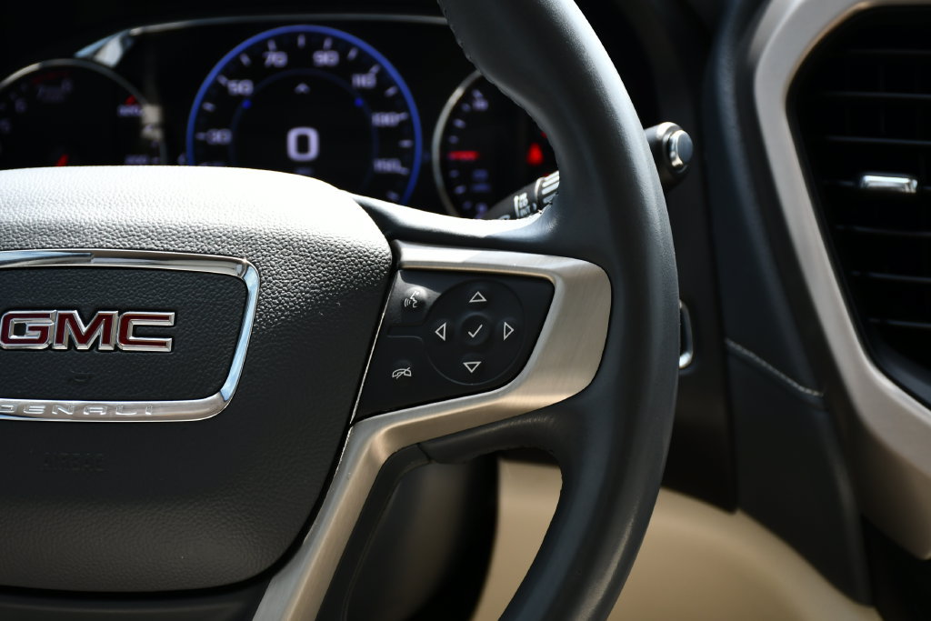Used 2021 GMC Acadia Denali w/ Denali Technology Package FWD image 28