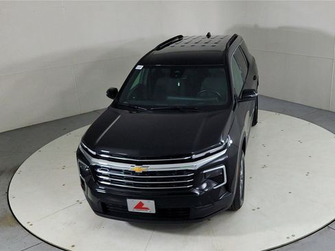 Used 2024 Chevrolet Traverse LT image 14