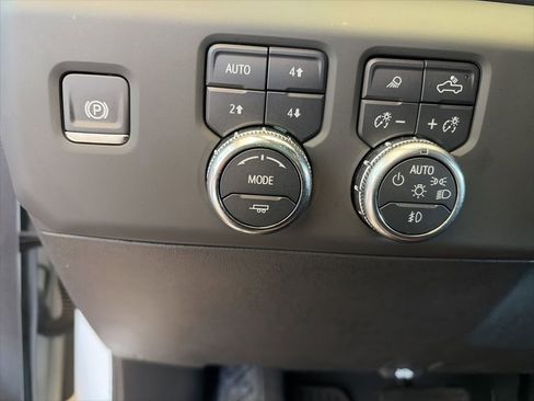 Used 2024 GMC Sierra 2500 Denali Ultimate AWD/4WD image 11