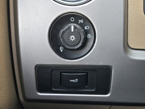 Used 2013 Ford F150 Lariat w/ Luxury Equipment Group image 16