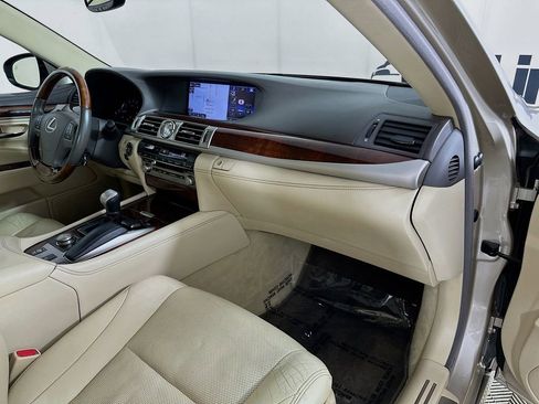 Used 2015 Lexus LS 460 w/ Comfort Package RWD image 37