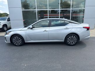 Used 2023 Nissan Altima 2.5 SV image 1