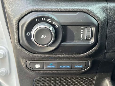 Used 2023 Jeep Wrangler Unlimited Sahara w/ Cold Weather Group AWD/4WD image 18