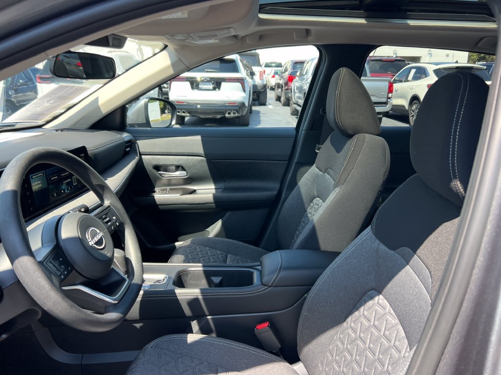 Used 2025 Nissan Kicks SV w/ SV Premium Package AWD/4WD image 7