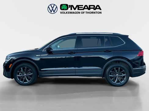 Used 2022 Volkswagen Tiguan SE w/ Panoramic Sunroof Package image 2