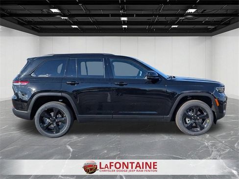 New 2025 Jeep Grand Cherokee Altitude image 6