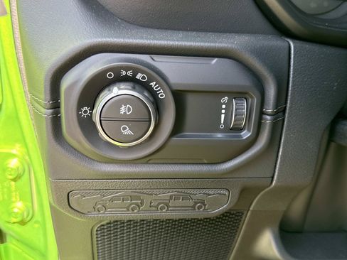 Used 2025 Jeep Gladiator Sport AWD/4WD image 28