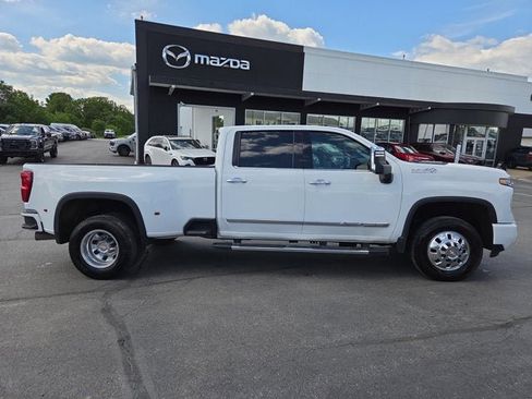 Used 2025 Chevrolet Silverado 3500 High Country w/ Technology Package AWD/4WD image 6