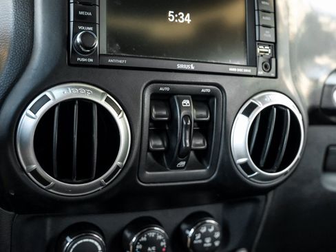 Used 2017 Jeep Wrangler Unlimited Rubicon image 24