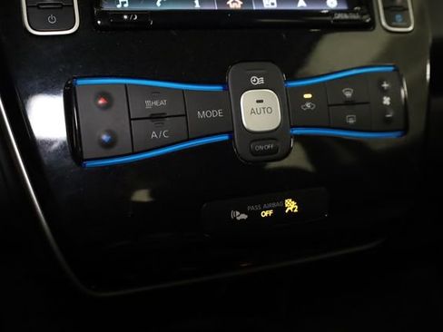 Used 2016 Nissan Leaf SV image 24
