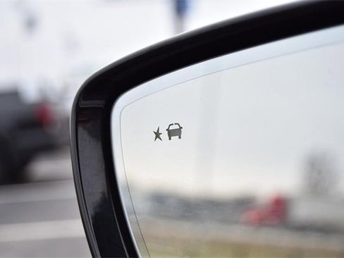 Used 2024 Buick Enclave Premium image 11