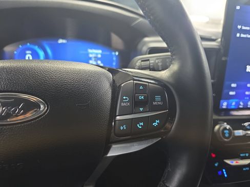 Used 2023 Ford Explorer Platinum w/ Technology Package AWD/4WD image 18