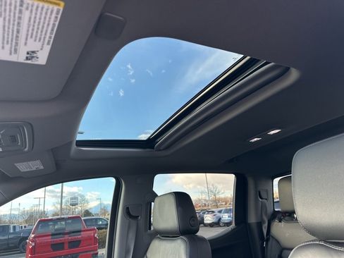 Used 2021 Chevrolet Silverado 1500 LT Trail Boss w/ Convenience Package II image 17