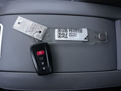 Used 2023 Toyota Highlander Limited AWD/4WD image 26