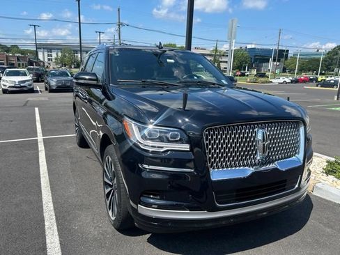 Used 2023 Lincoln Navigator Reserve AWD/4WD image 3