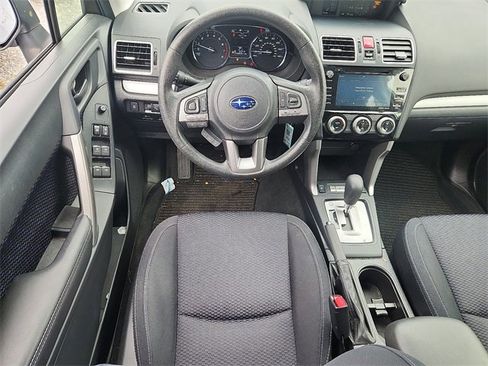 Used 2017 Subaru Forester 2.5i Premium image 11