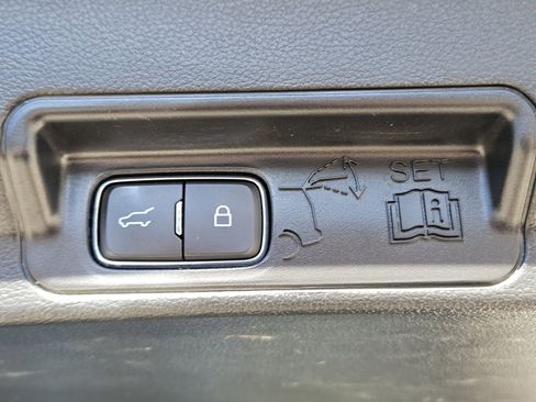 Certified 2022 Ford Explorer Limited w/ Limited Technology Package image 32