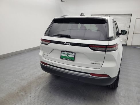 Used 2023 Jeep Grand Cherokee Laredo image 7