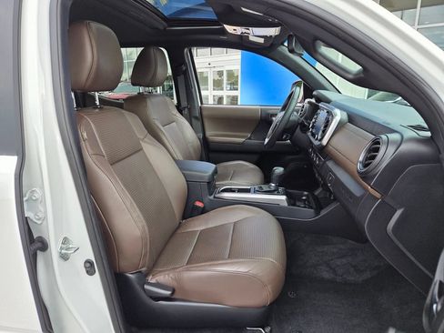 Used 2021 Toyota Tacoma Limited RWD image 18