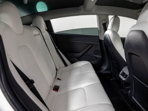 Used 2021 Tesla Model 3 Standard Range Plus image 24