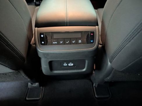 Used 2025 Nissan Pathfinder SV FWD image 11