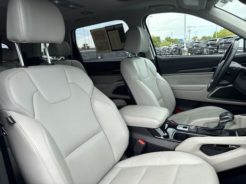 Used 2025 Kia Telluride S FWD image 34