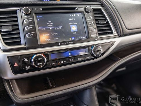 Used 2019 Toyota Highlander XLE AWD/4WD image 29