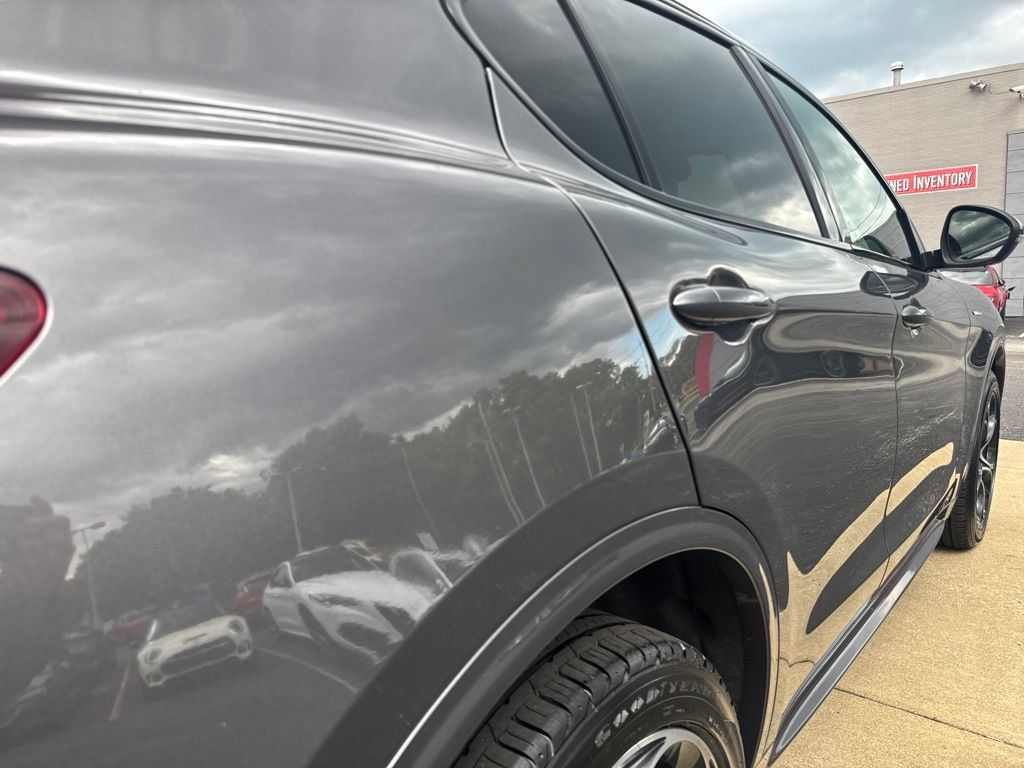 Used 2023 Alfa Romeo Stelvio Veloce AWD/4WD image 6