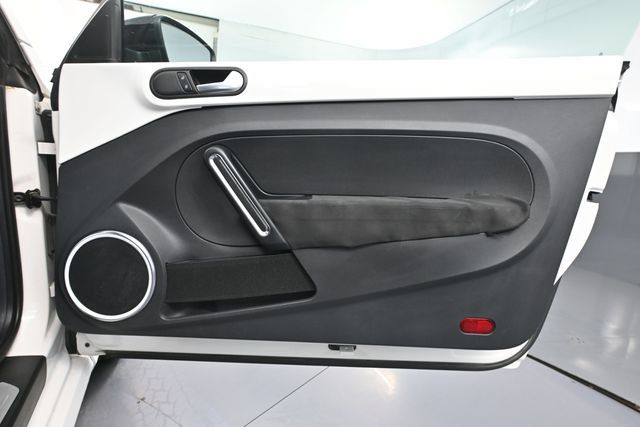 Used 2012 Volkswagen Beetle 2.0T FWD image 25
