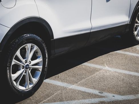 Used 2019 Ford Escape SE image 22