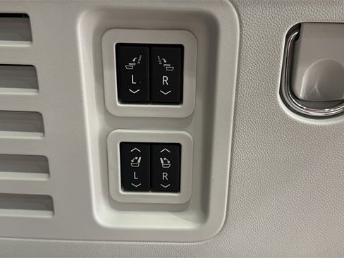 Used 2024 GMC Acadia Denali image 19