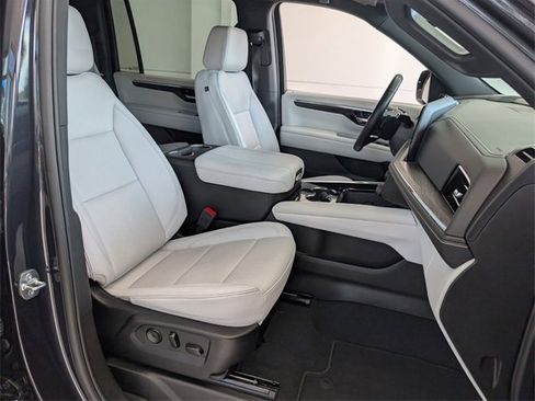 Certified 2025 Chevrolet Suburban Premier image 18