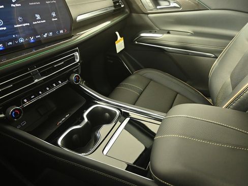 New 2026 Chevrolet Traverse High Country image 32