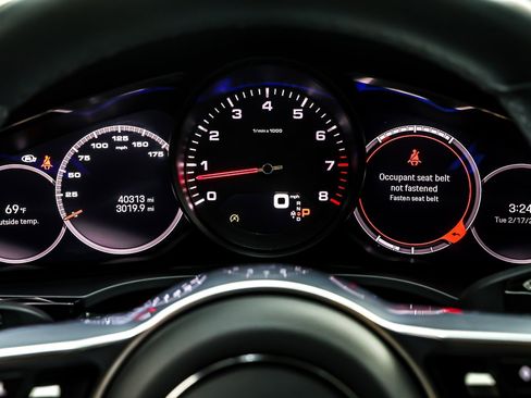 Used 2023 Porsche Cayenne Platinum Edition image 20