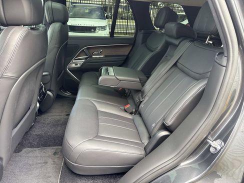 Certified 2025 Land Rover Range Rover SE image 14