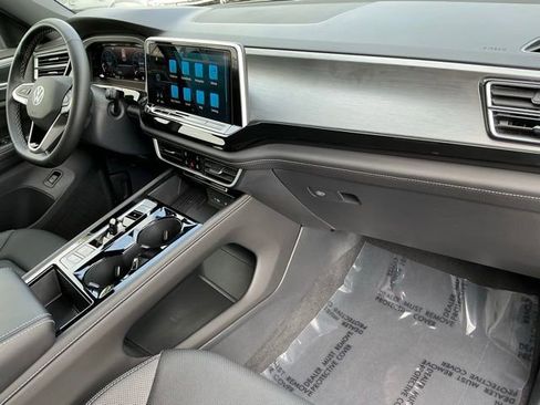 Certified 2025 Volkswagen Atlas Cross Sport SE image 23