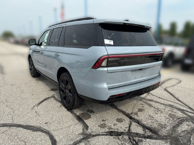 New 2027 Lincoln Navigator Reserve w/ Jet Appearance Package AWD/4WD image 8