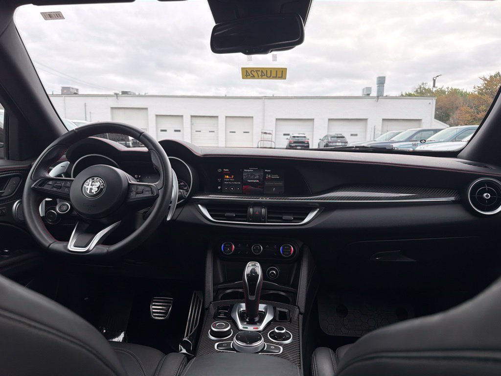 Used 2023 Alfa Romeo Stelvio Estrema AWD/4WD image 19
