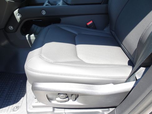 New 2025 Land Rover Defender 110 S image 16