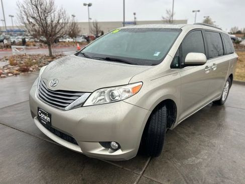 Used 2016 Toyota Sienna XLE image 3