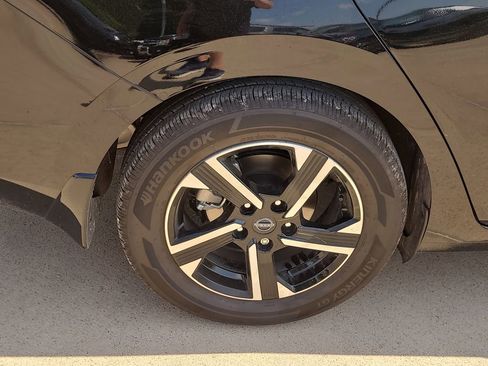 Certified 2025 Nissan Sentra SV image 6