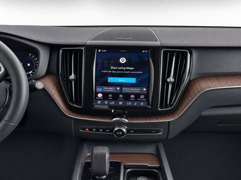 Certified 2024 Volvo XC60 B5 Plus w/ Protection Package Premier AWD/4WD image 16
