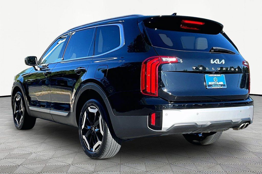 Used 2024 Kia Telluride S FWD image 5