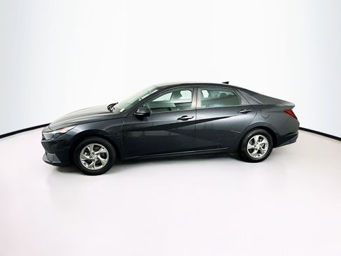 Used 2021 Hyundai Elantra SE image 4